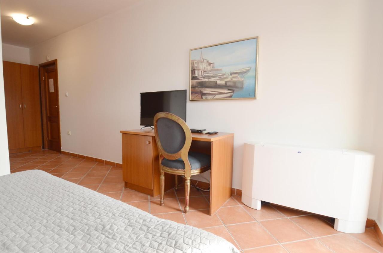 Hotel Meduza Bečići Ngoại thất bức ảnh